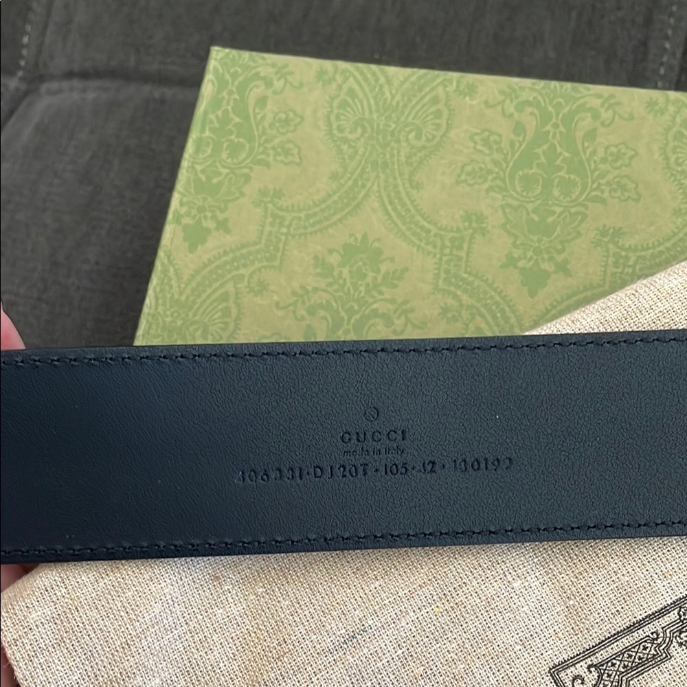 Gucci Black Leather Belt with Gold Buckle - Picture 3 of 6